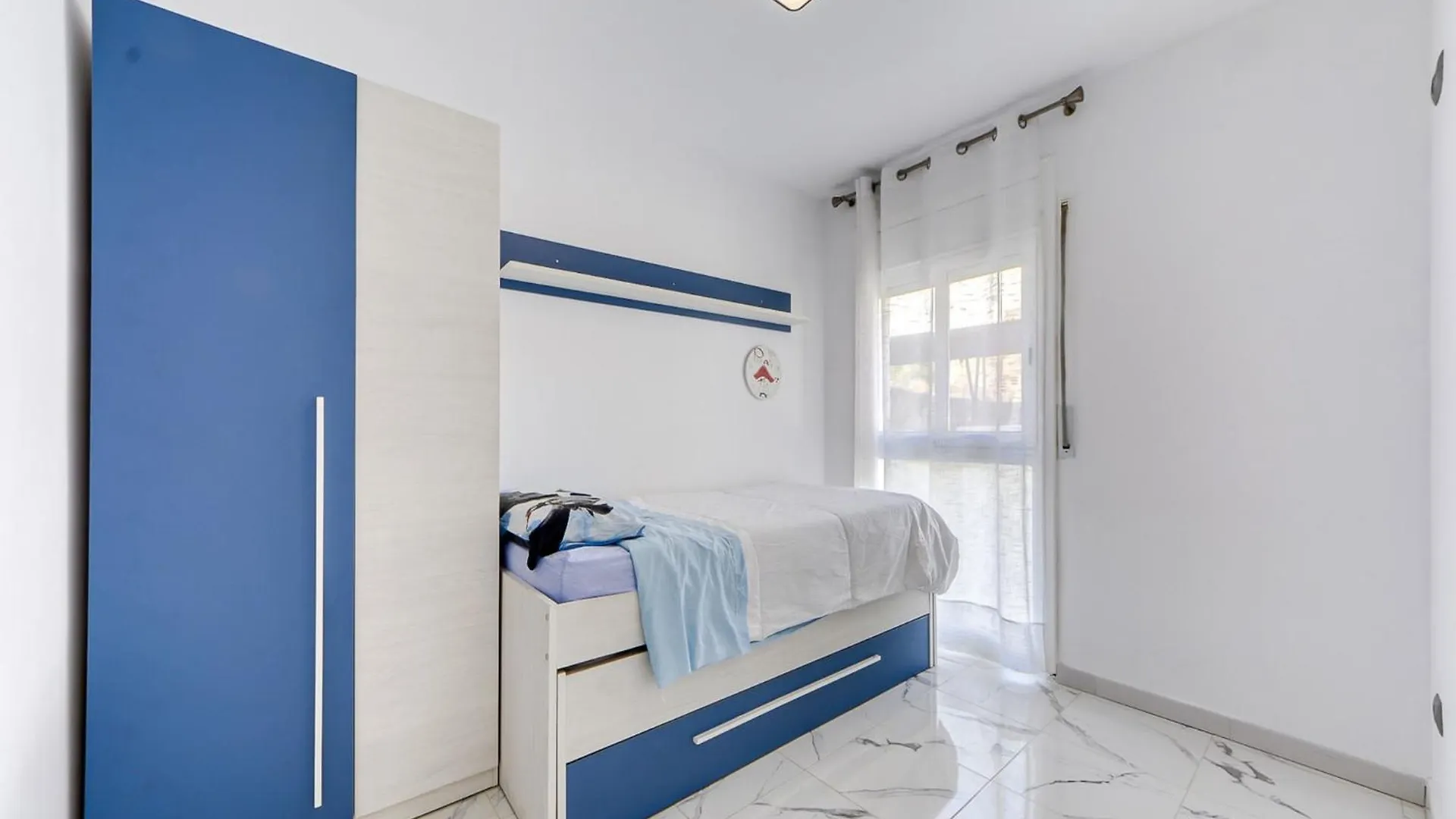 Apartment With Barbecque Roses Spanien