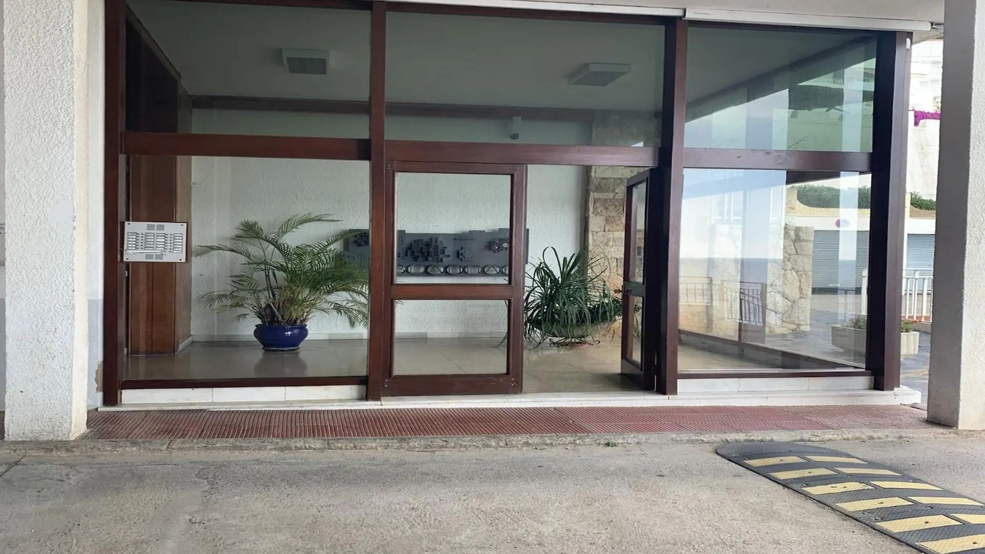 רוזס Apartment With Barbecque