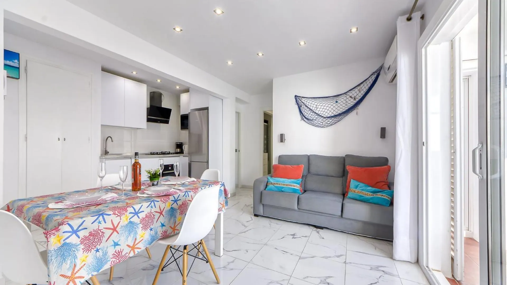 Apartment With Barbecque Roses 0*,